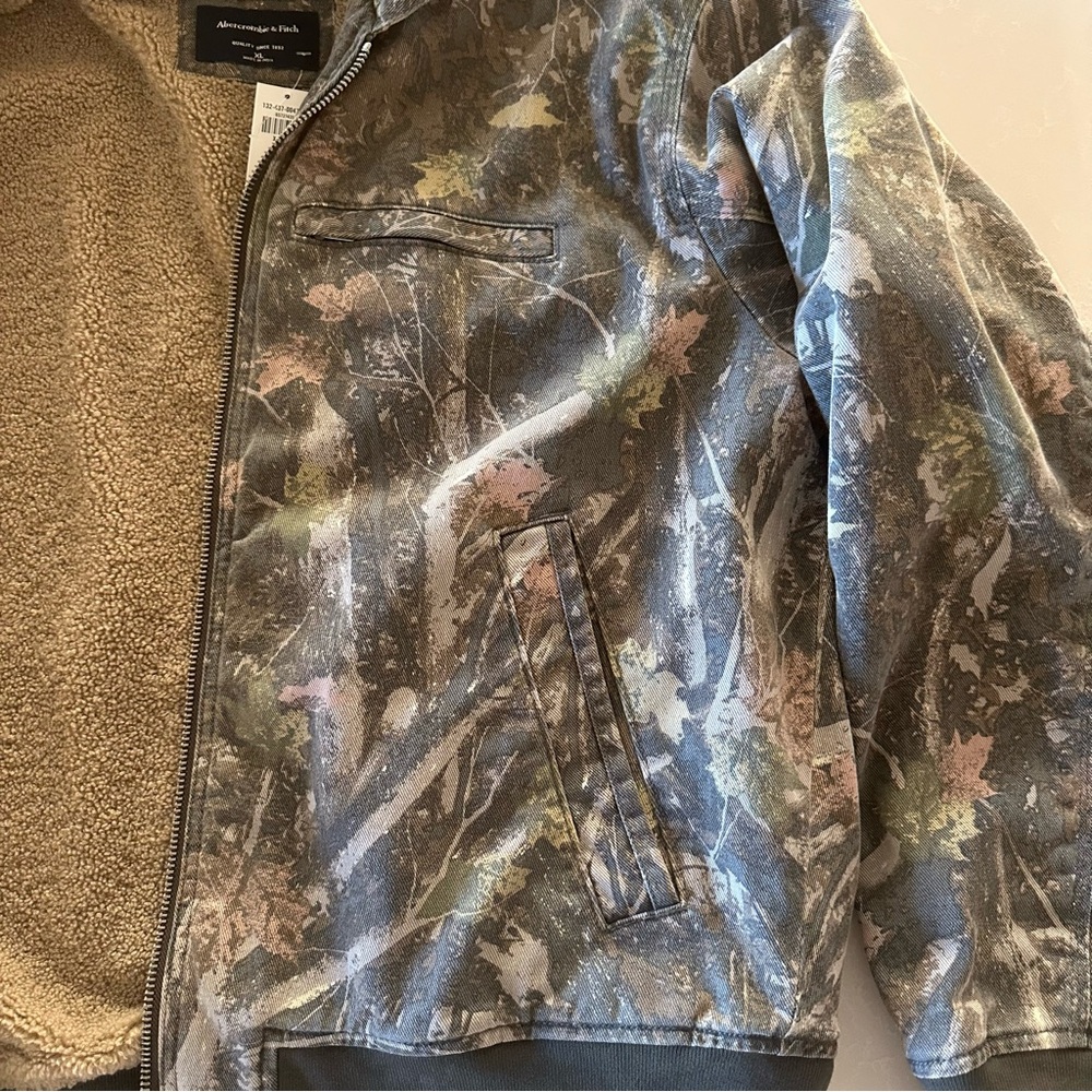 NWT Abercrombie Camo Hooded Zip Up Sherpa Lined Workwear Bomber Jacket - Picture 4 of 6
